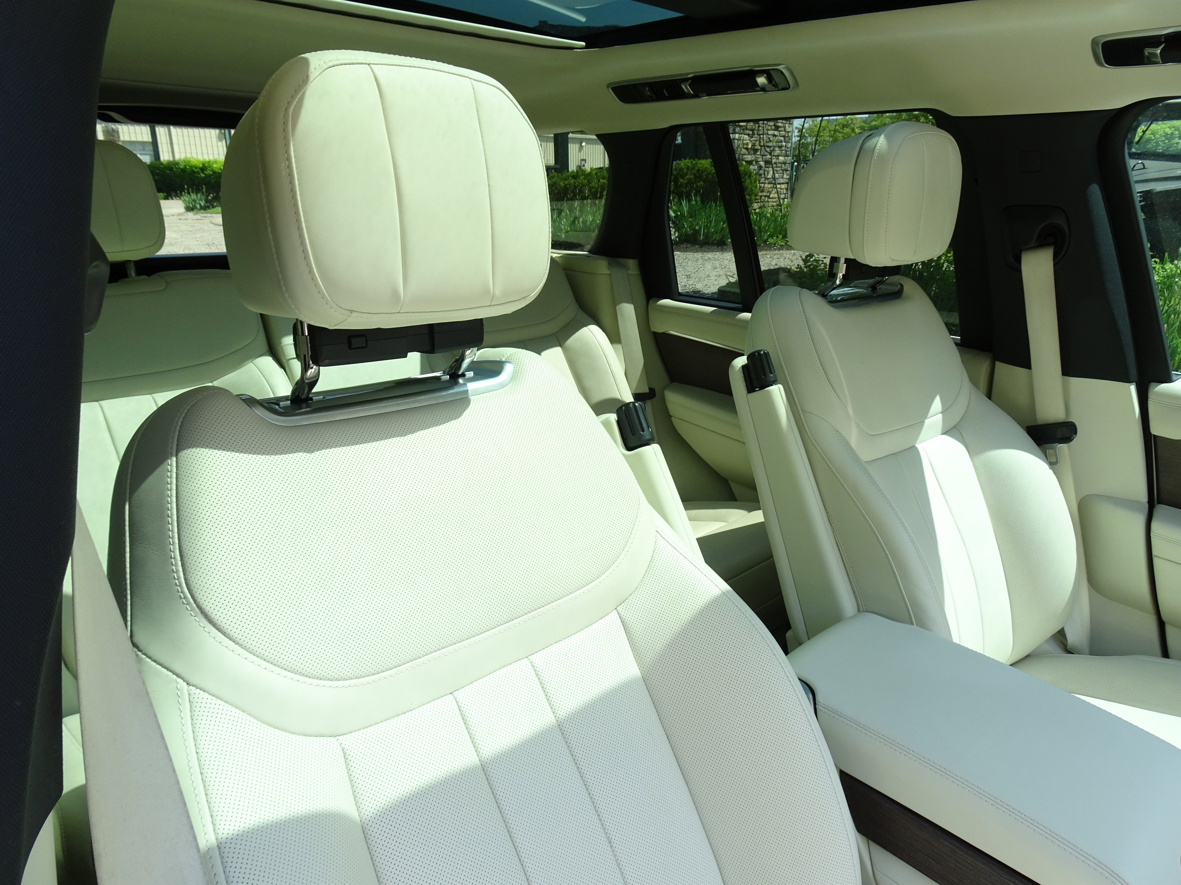 Certified 2025 Land Rover Range Rover SE AWD/4WD image 30