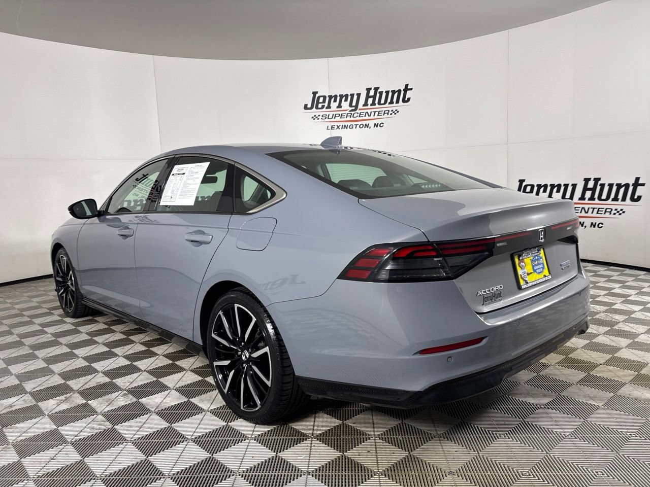 Used 2023 Honda Accord Touring image 6