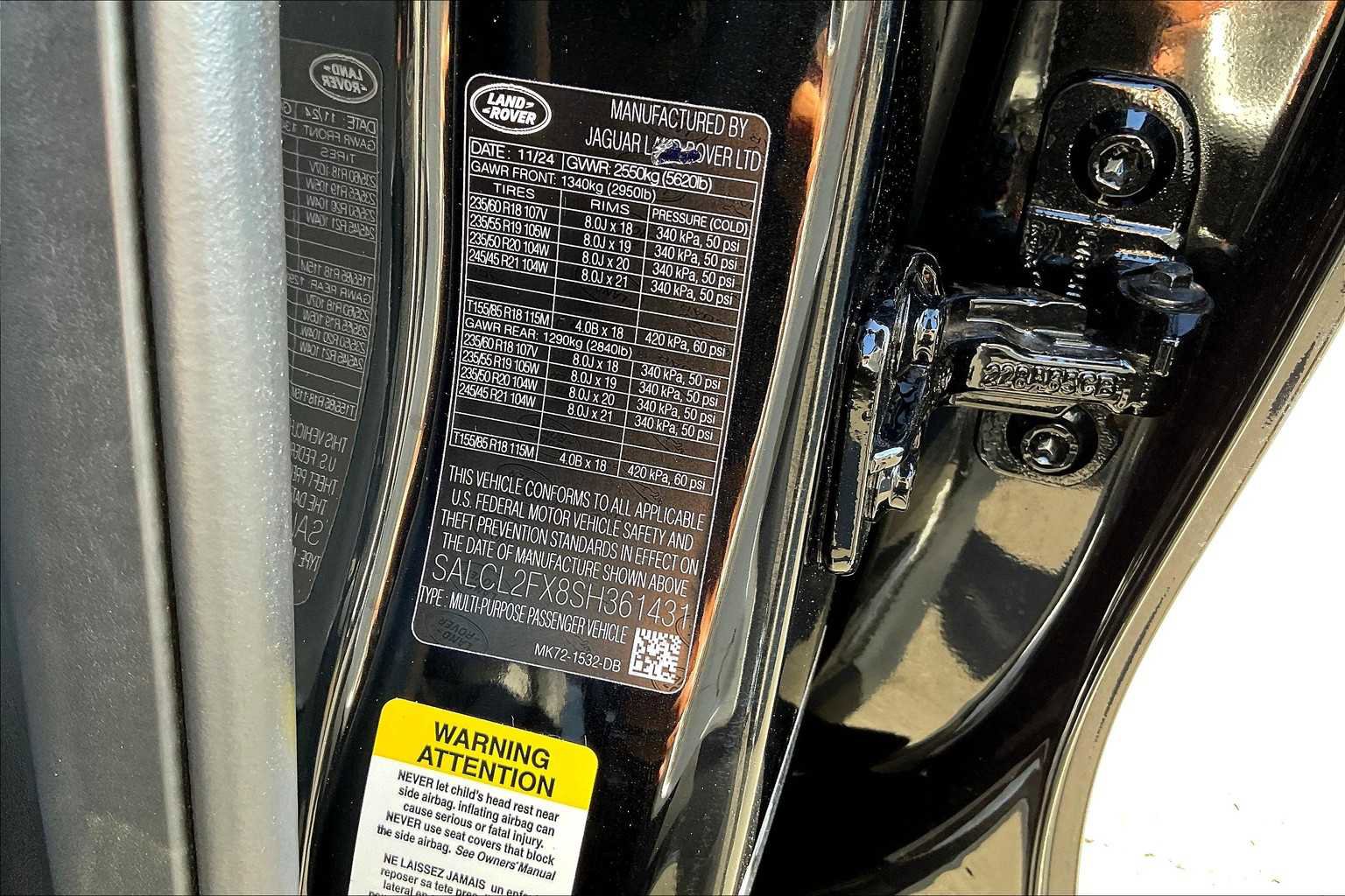 Used 2025 Land Rover Discovery Sport Dynamic SE image 35