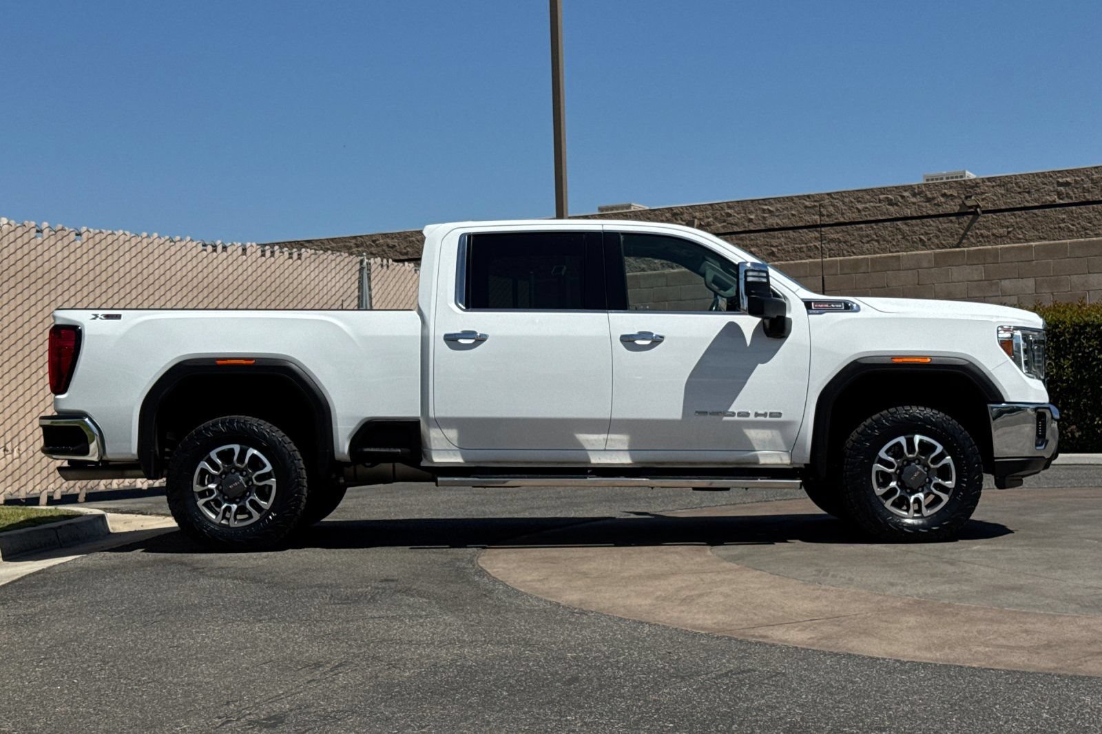 Certified 2023 GMC Sierra 2500 SLT w/ SLT Convenience Package AWD/4WD image 3