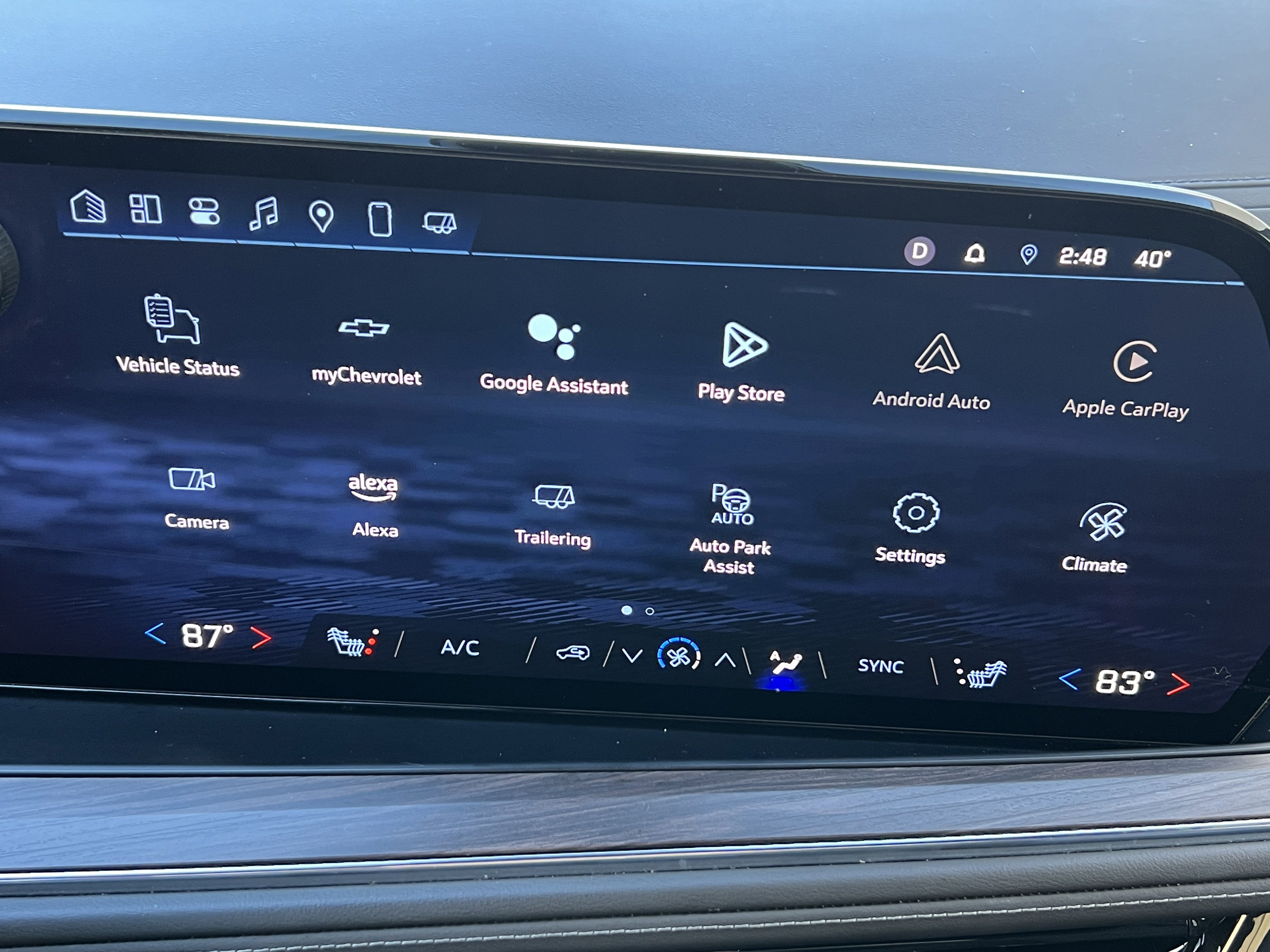 Used 2025 Chevrolet Suburban LT image 11