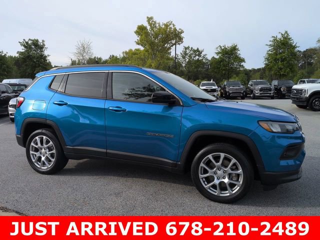 Used 2024 Jeep Compass Latitude image 2