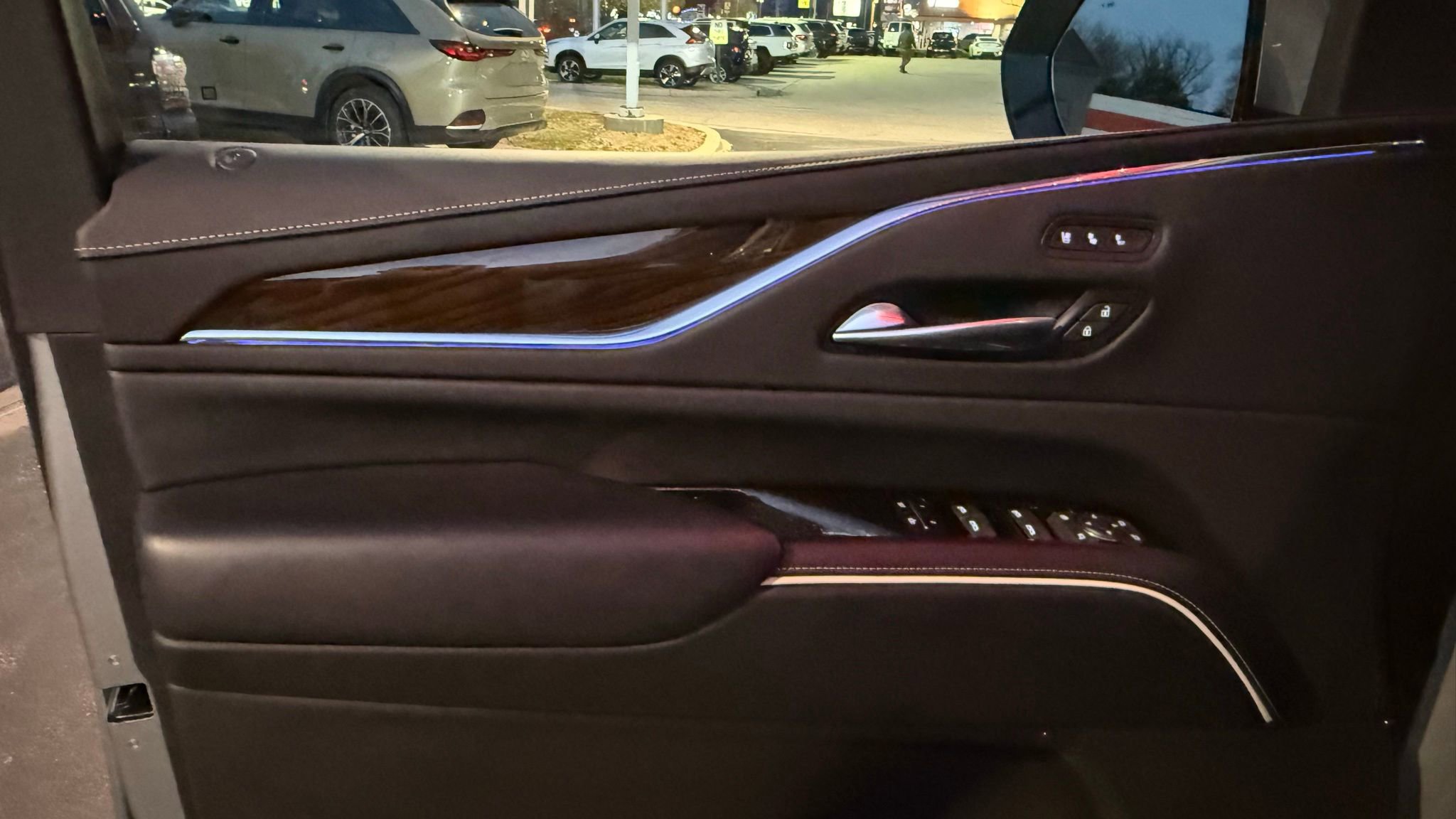 Used 2024 Cadillac Escalade ESV Premium Luxury Platinum w/ Heavy-Duty Trailer Package image 27