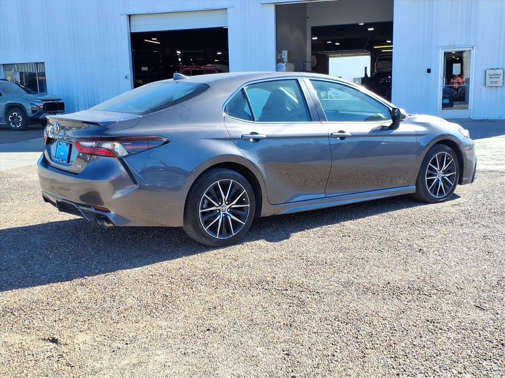 Used 2024 Toyota Camry SE image 4