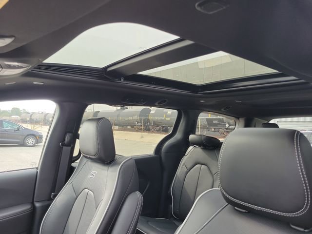 New 2026 Chrysler Pacifica Limited w/ S Appearance Package image 29