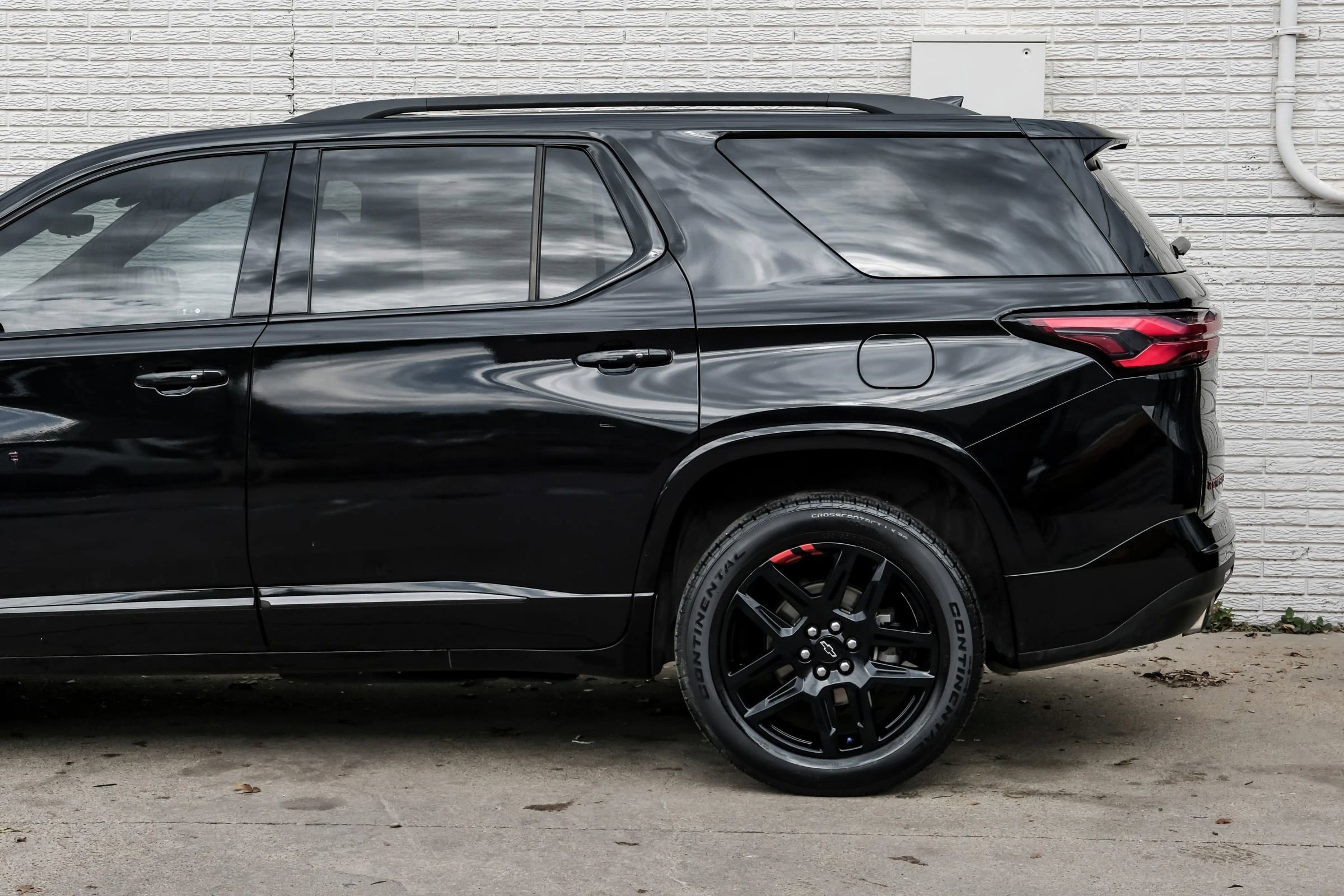 Used 2022 Chevrolet Traverse Premier w/ Redline Edition FWD image 13