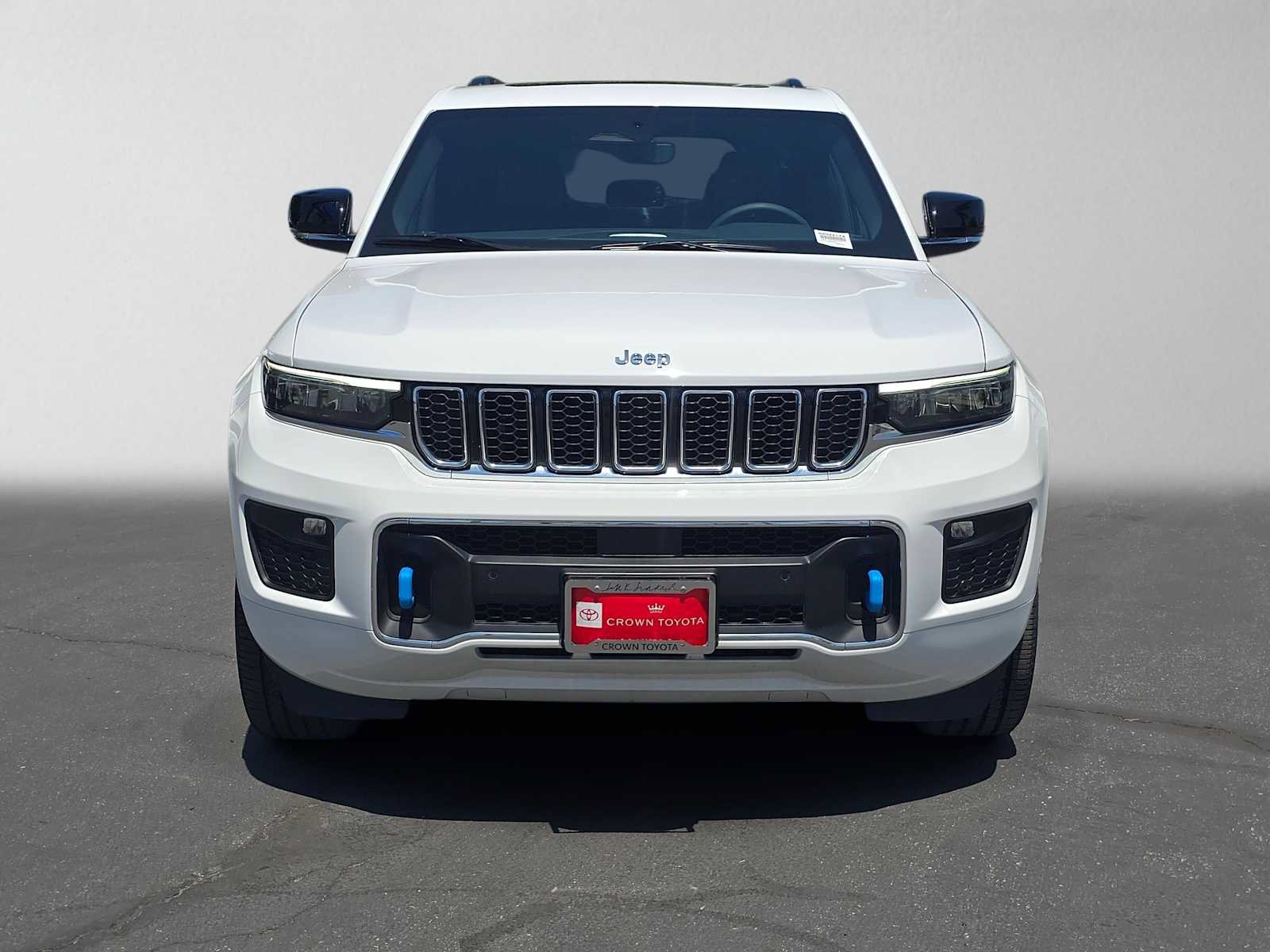 Used 2023 Jeep Grand Cherokee Overland w/ Luxury Tech Group IV AWD/4WD image 8