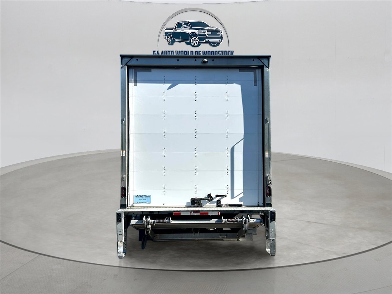 Used 2023 Chevrolet Low Cab Forward 5500XD image 4