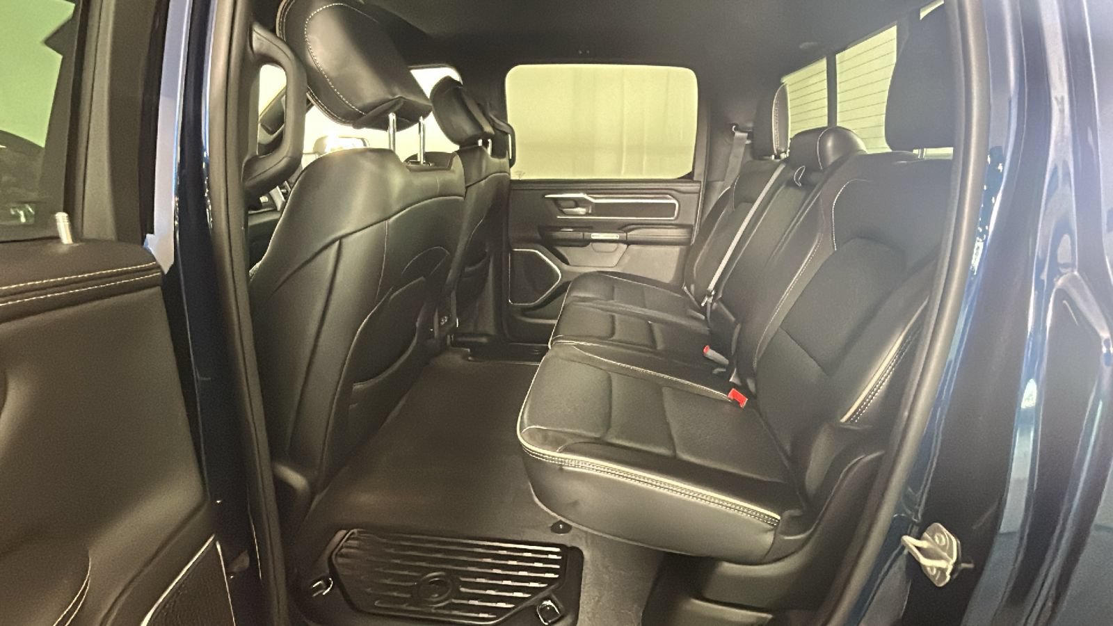 Used 2024 RAM 1500 Laramie AWD/4WD image 32