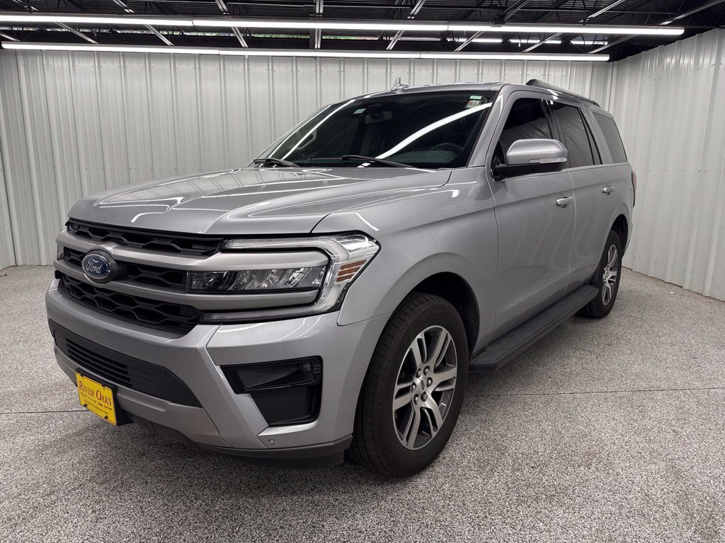 Used 2024 Ford Expedition XLT RWD image 3