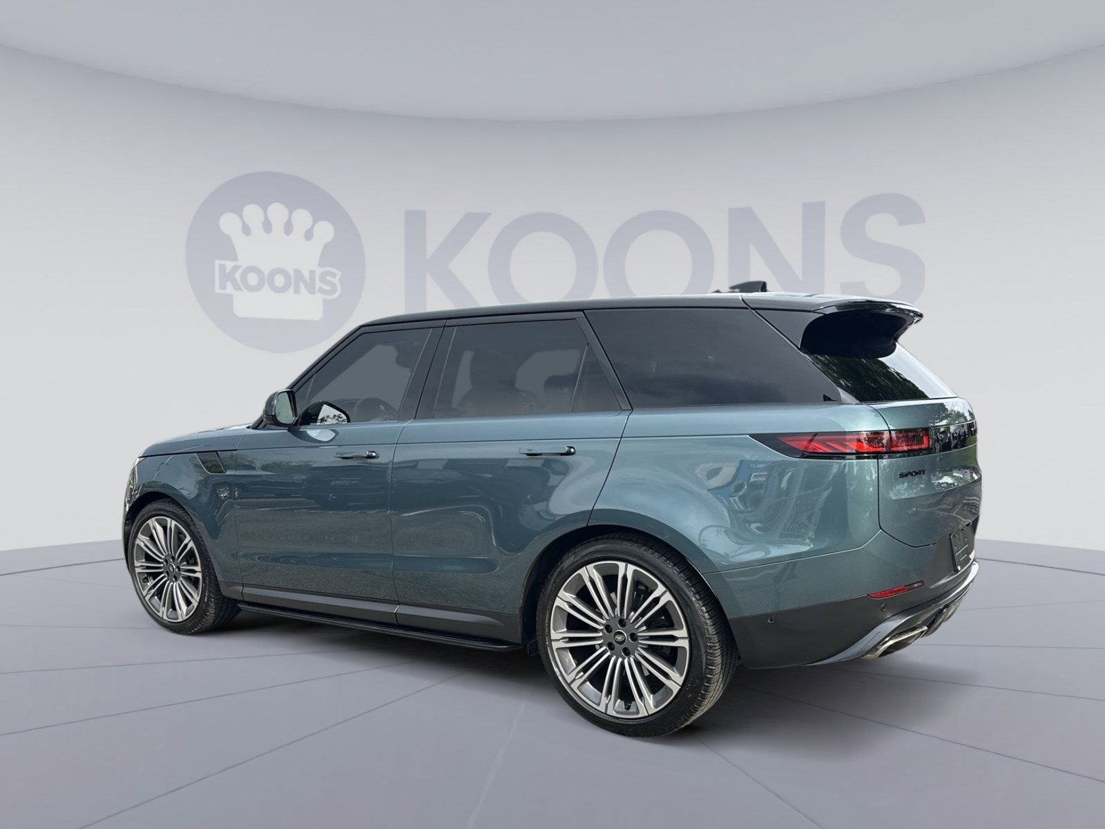 Used 2024 Land Rover Range Rover Sport SE AWD/4WD image 4
