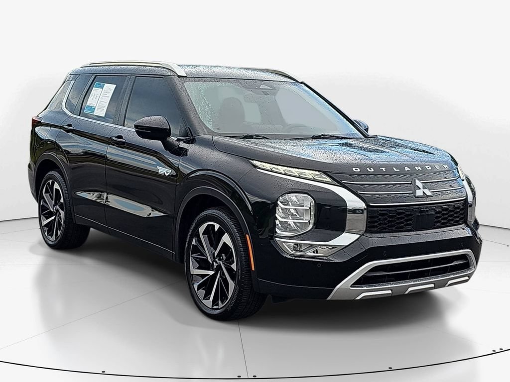 Used 2024 Mitsubishi Outlander 4WD Plug-In Hybrid image 3
