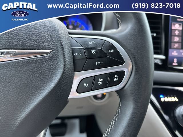 Used 2023 Chrysler Pacifica Touring-L FWD image 26