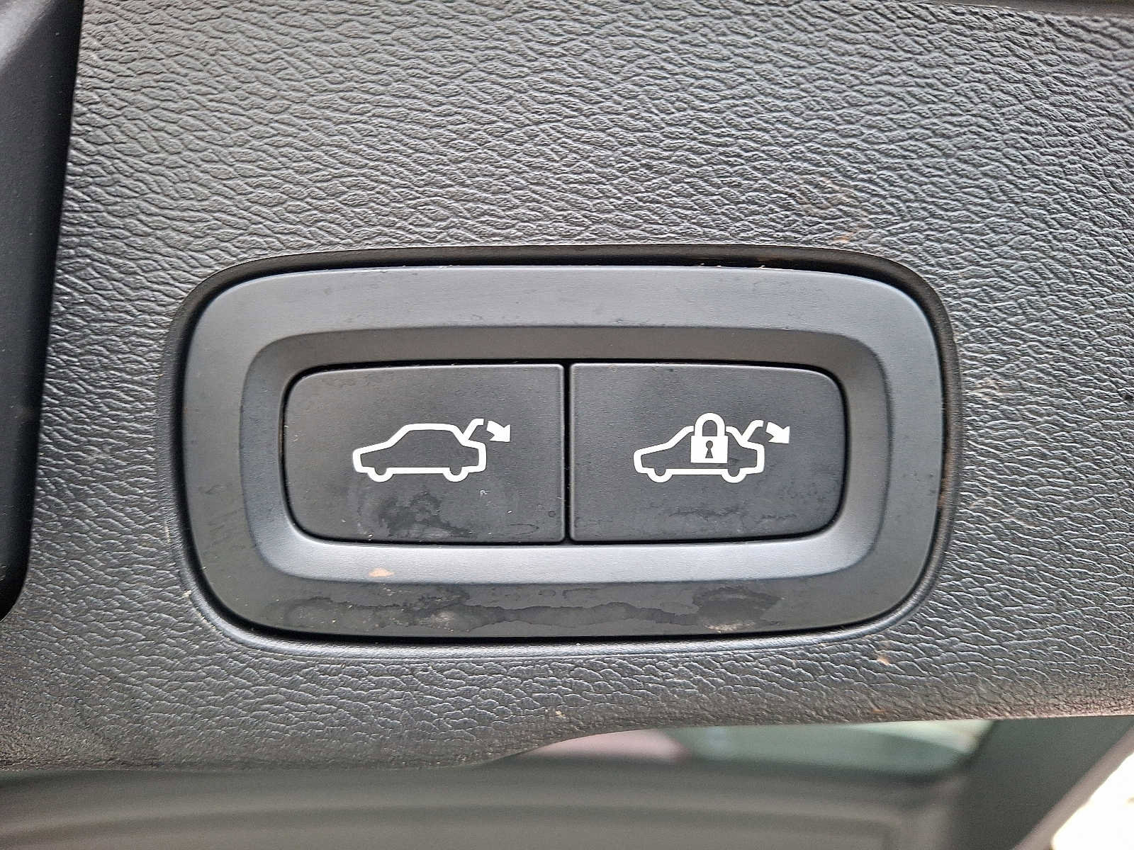 Used 2021 Volvo XC60 T5 Momentum w/ Premium Package image 29