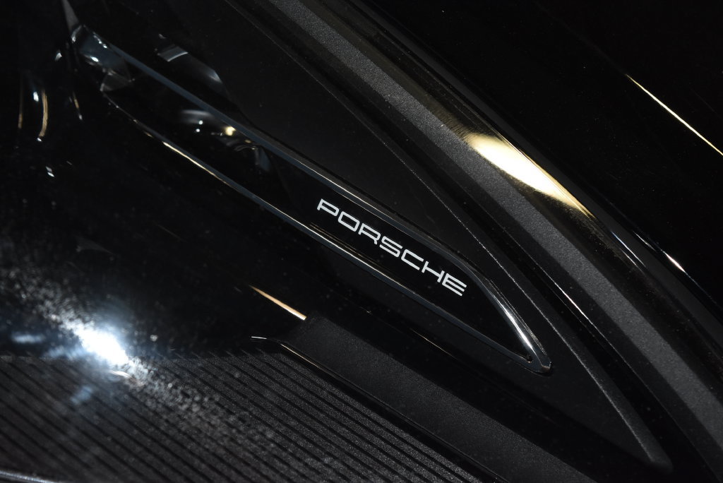 Used 2023 Porsche Macan AWD/4WD image 28