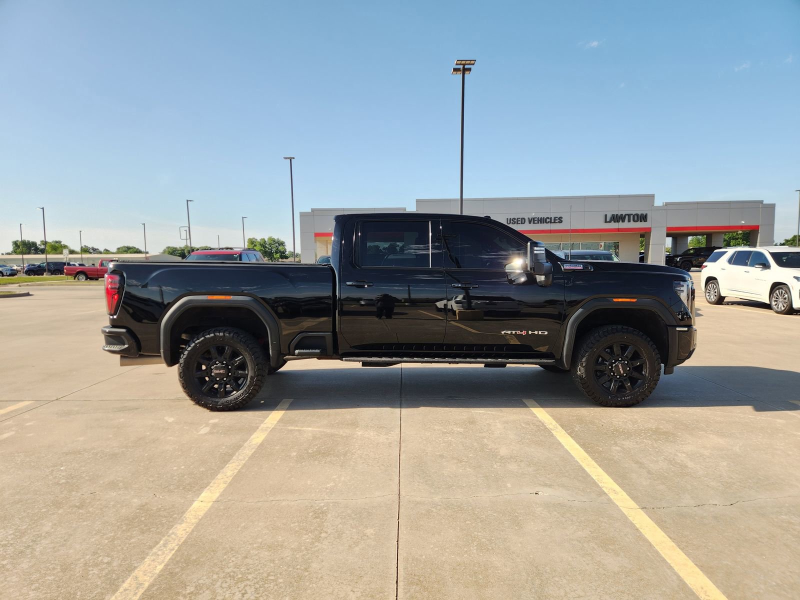 Used 2024 GMC Sierra 2500 AT4 w/ Technology Package AWD/4WD image 7