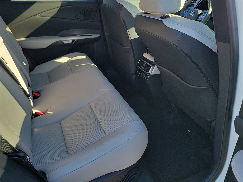 Used 2023 Lexus RX 350h image 18