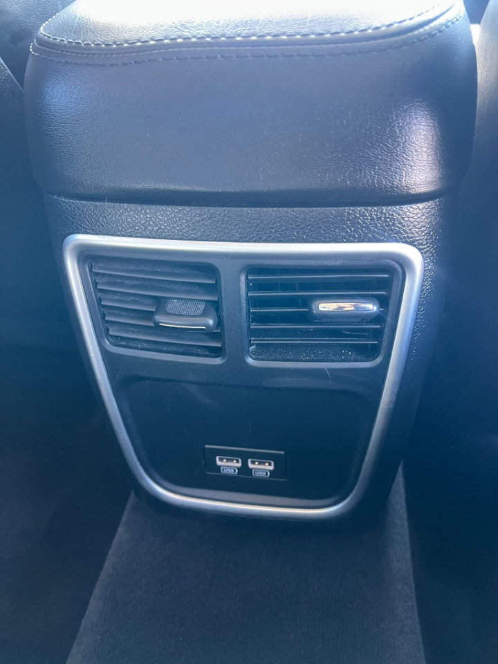 Used 2017 Chrysler 300 Limited image 29