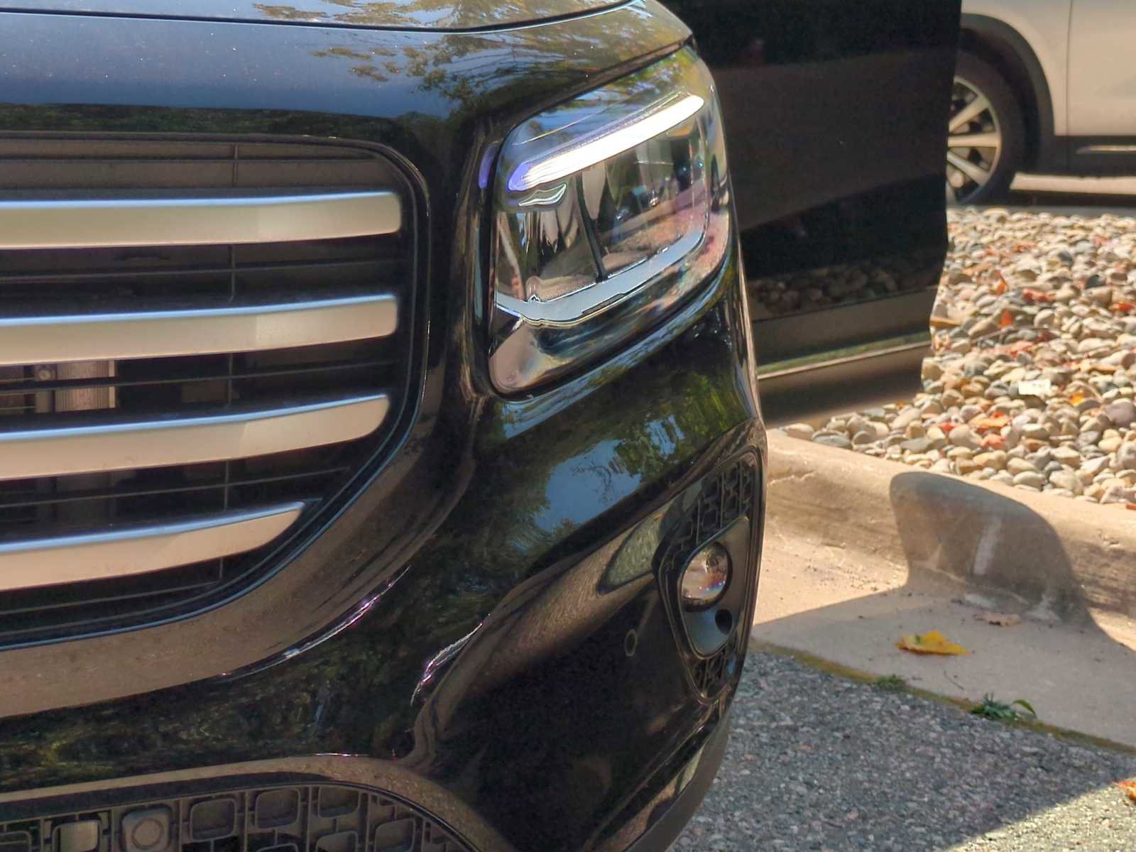 Used 2025 Mercedes-Benz GLB 250 4MATIC image 11