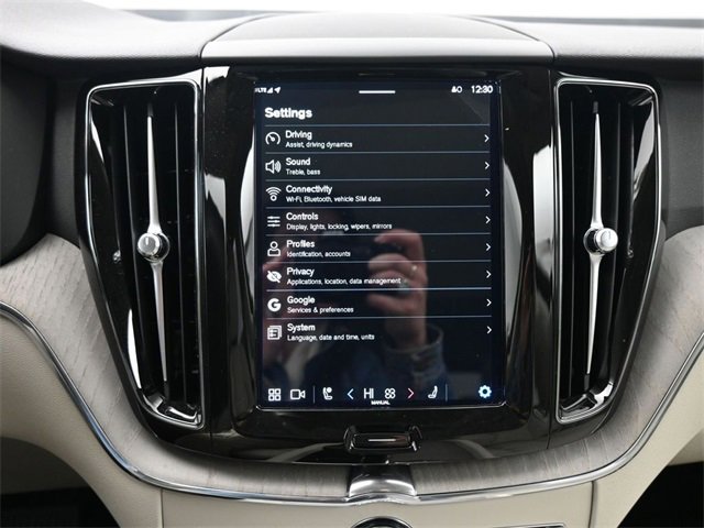 Used 2023 Volvo XC60 B5 Plus image 20