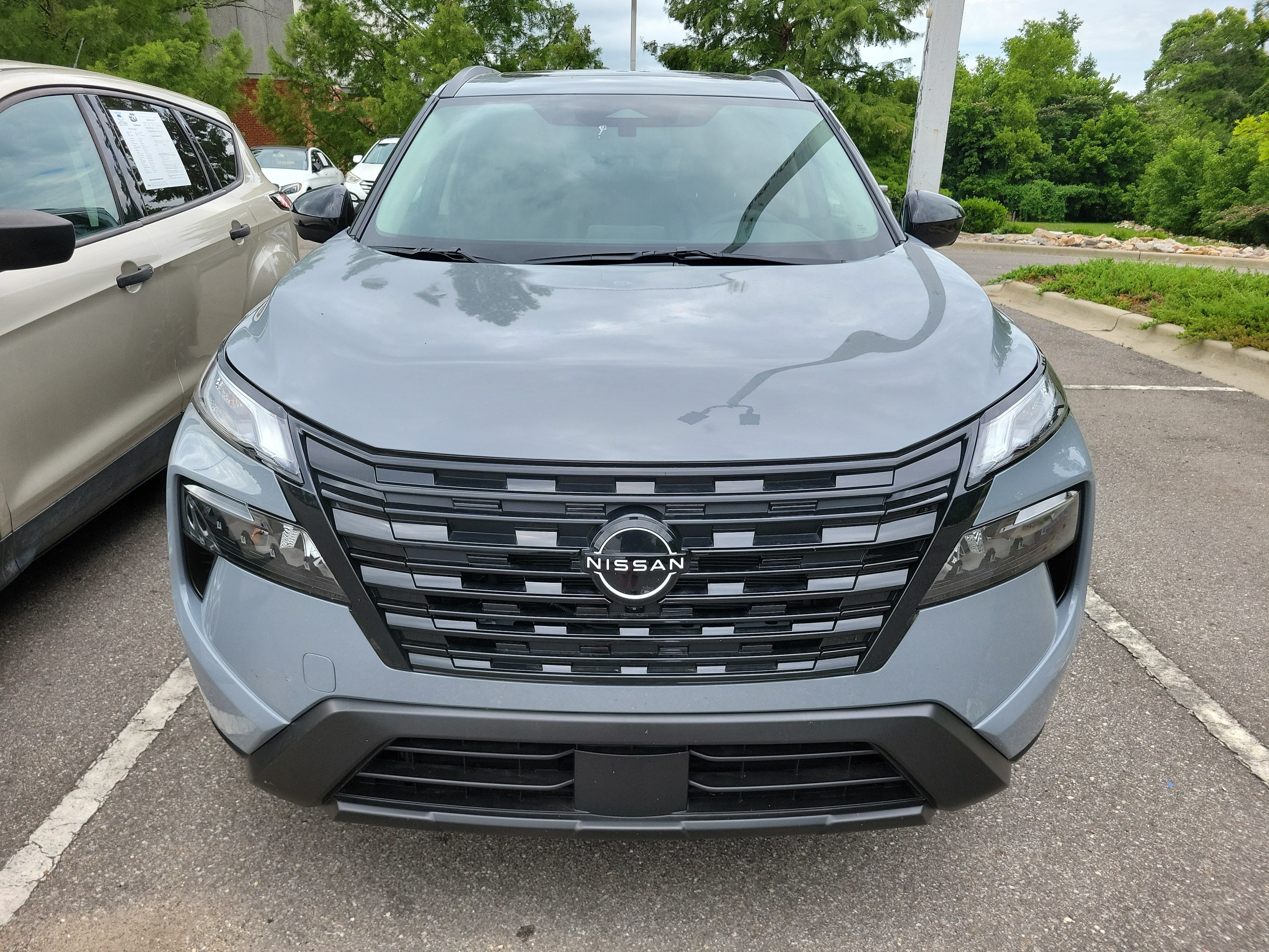 Used 2026 Nissan Rogue Dark Armor FWD image 2