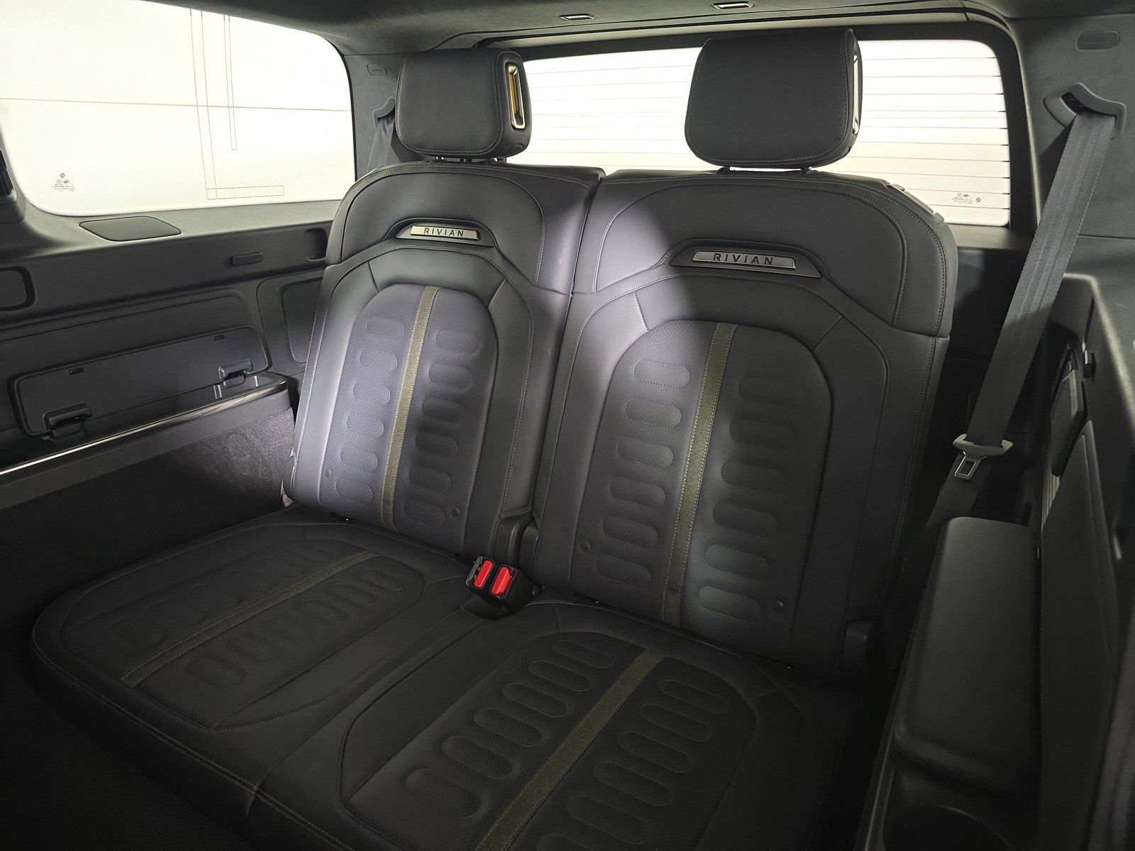 Used 2024 Rivian R1S Adventure AWD/4WD image 22