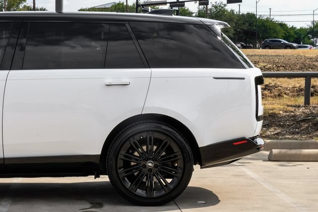 Used 2024 Land Rover Range Rover Long Wheelbase SE AWD/4WD image 17