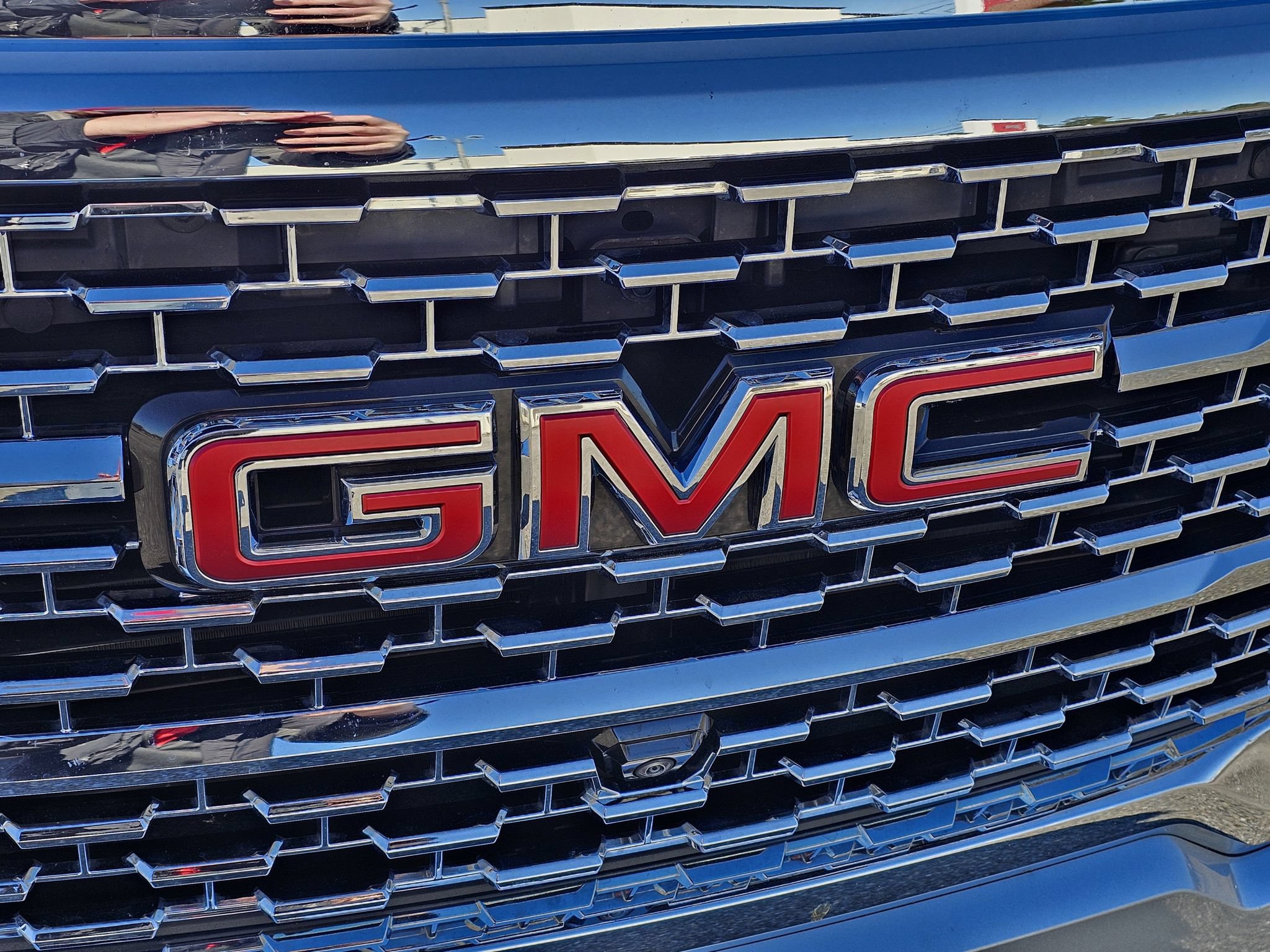 Used 2023 GMC Acadia Denali w/ Denali Technology Package FWD image 3