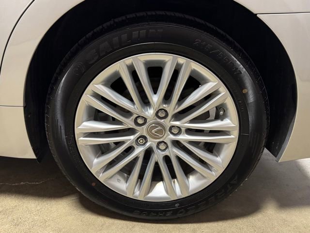 Used 2014 Lexus ES 350 w/ Luxury Package FWD image 37