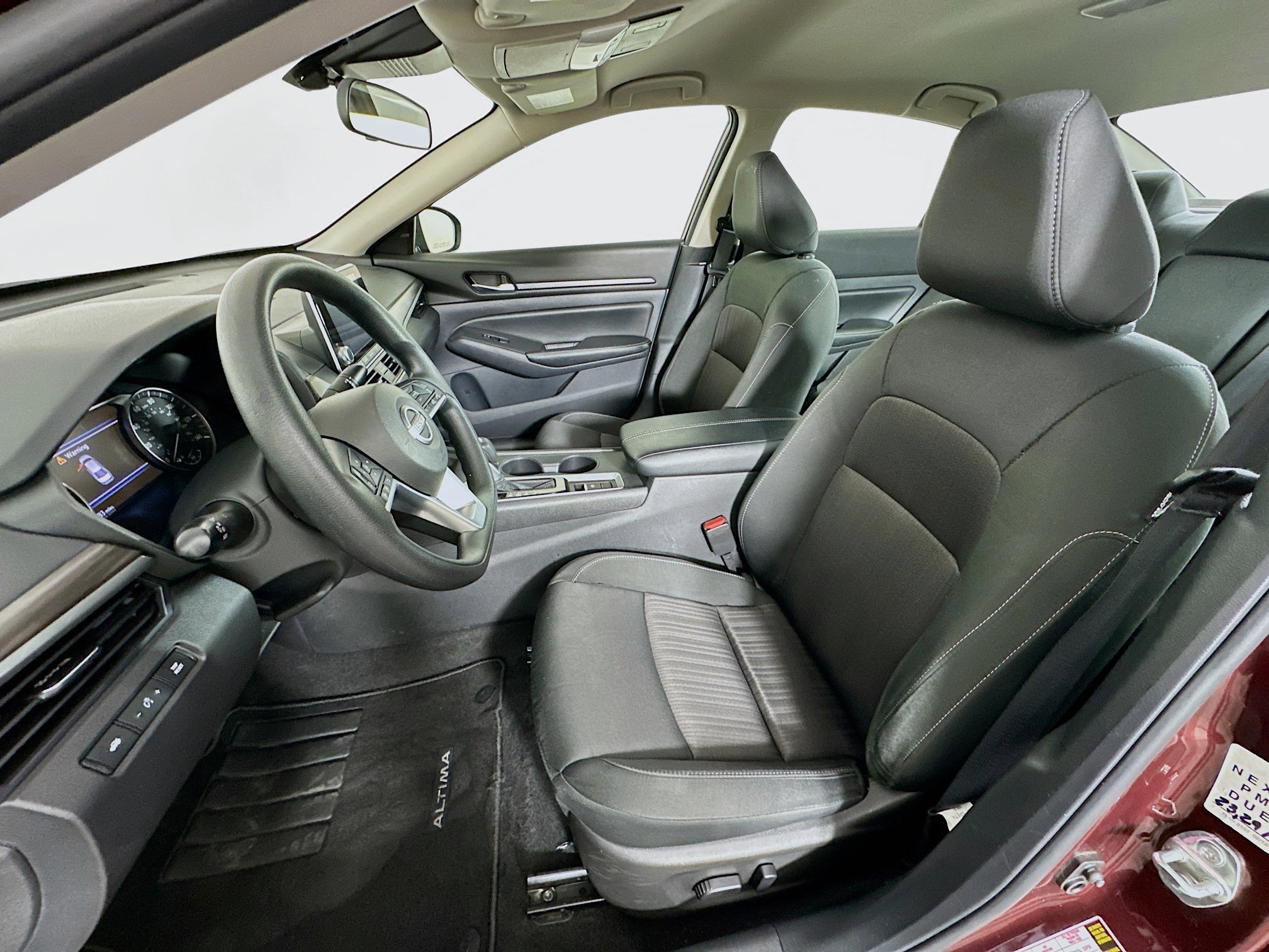 Used 2025 Nissan Altima 2.5 SV image 13