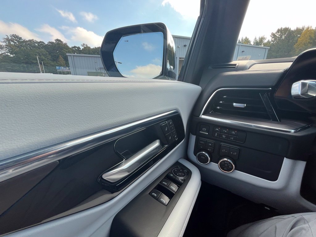 Used 2026 Chevrolet Tahoe Premier AWD/4WD image 19