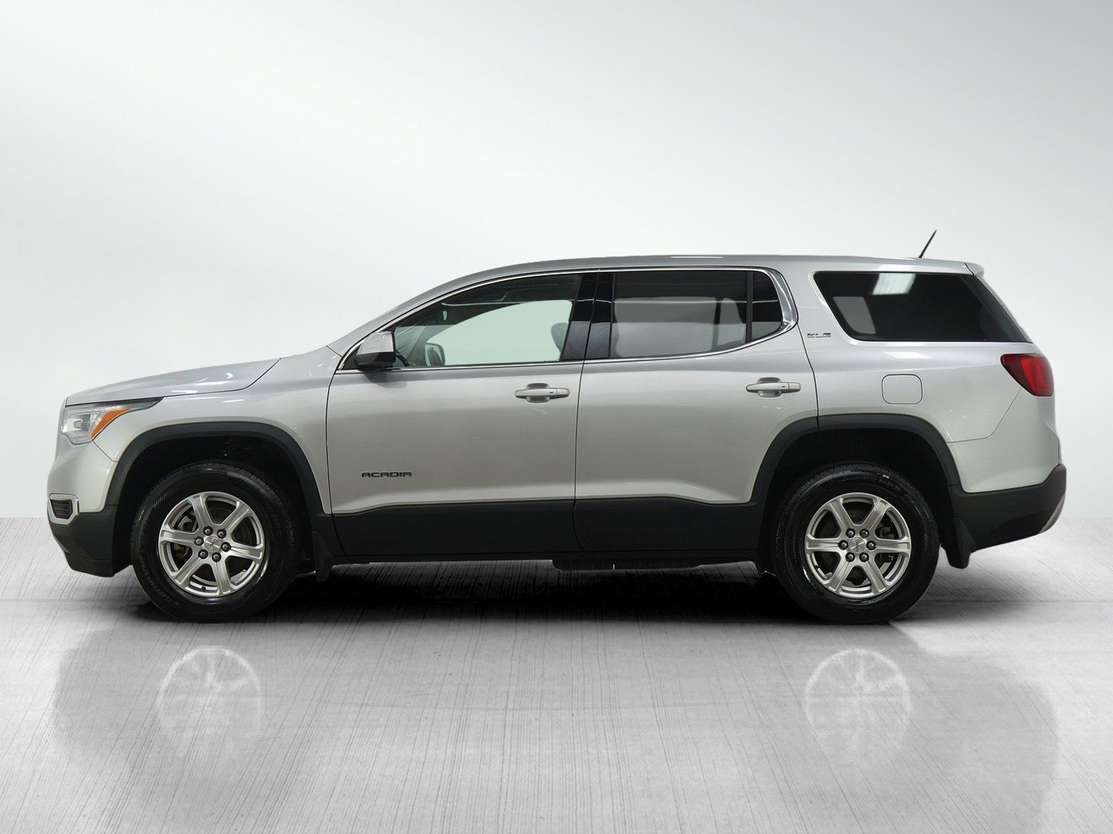 Used 2019 GMC Acadia SLE image 2