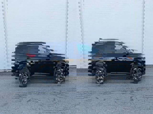 Used 2025 Nissan Rogue SV image 3