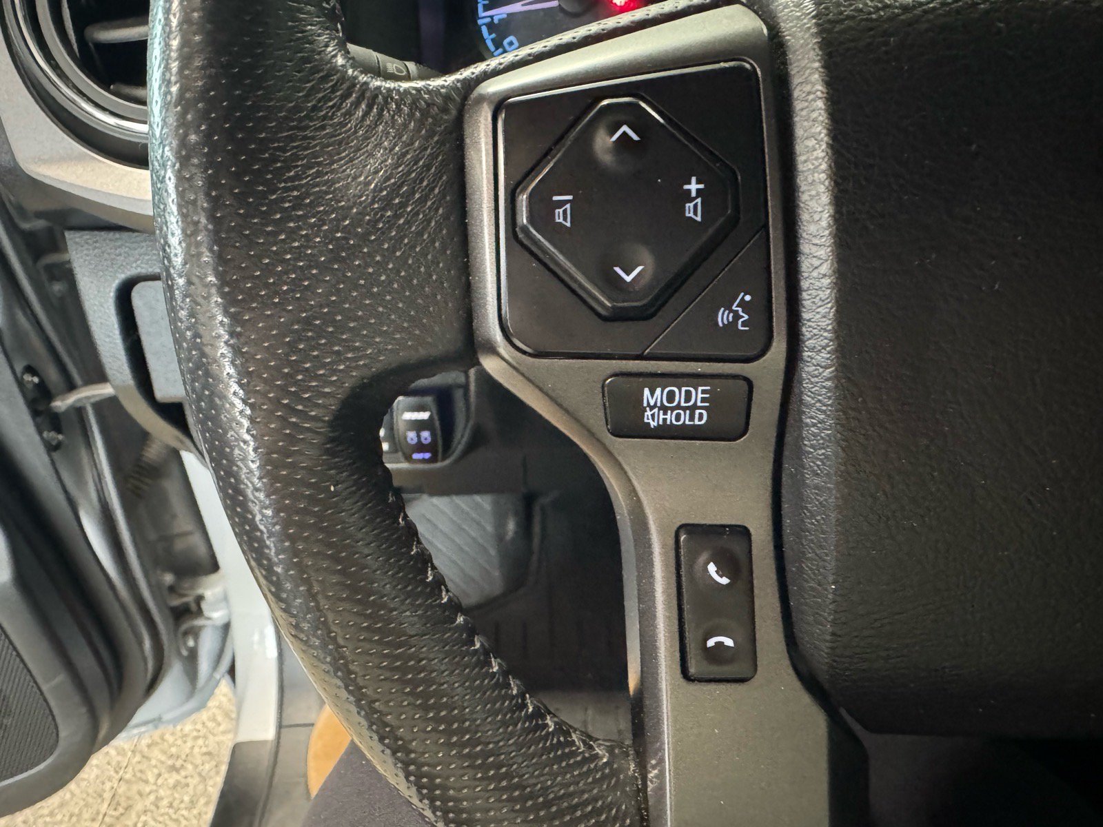 Used 2021 Toyota Tacoma TRD Sport AWD/4WD image 25