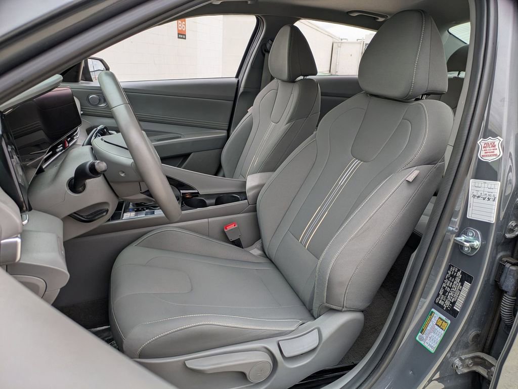 Used 2025 Hyundai Elantra SEL FWD image 23