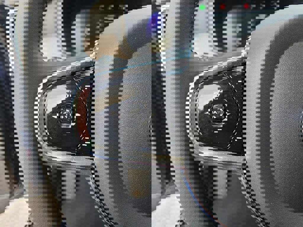 Certified 2024 Volvo V90 B6 Cross Country Plus image 23