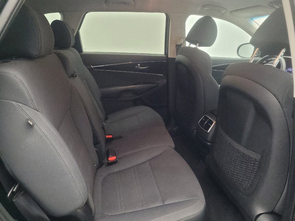 Used 2020 Kia Sorento LX FWD image 19