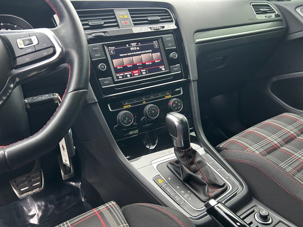 Used 2020 Volkswagen Golf 4-Door image 21