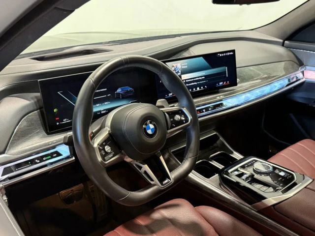 Used 2025 BMW 760i xDrive w/ Executive Package image 14