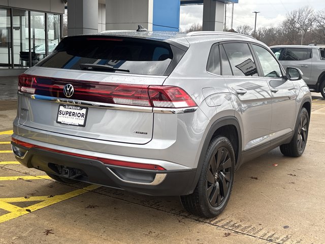 Used 2025 Volkswagen Atlas Cross Sport SE image 3