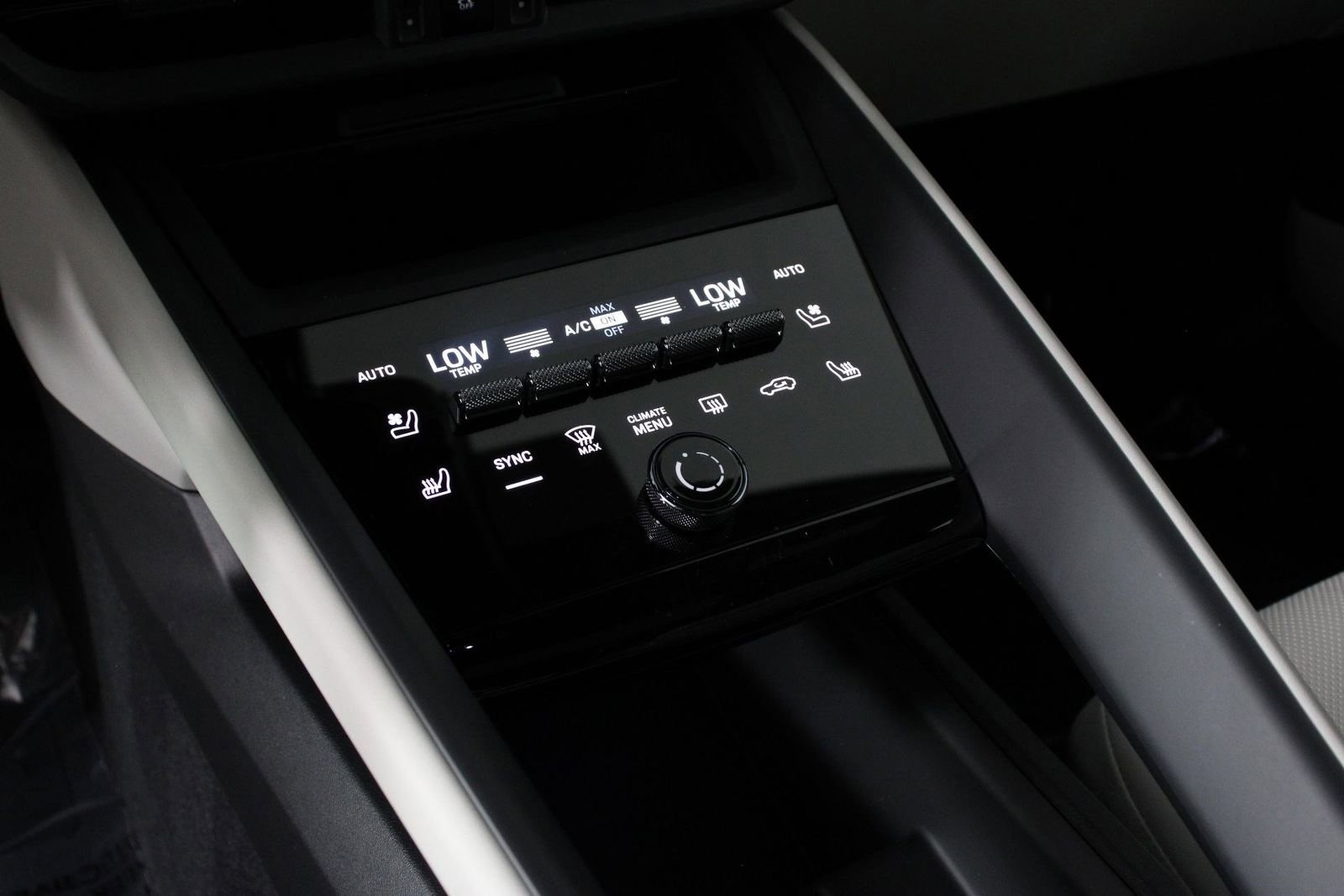 Certified 2024 Porsche Macan 4 Electric image 18