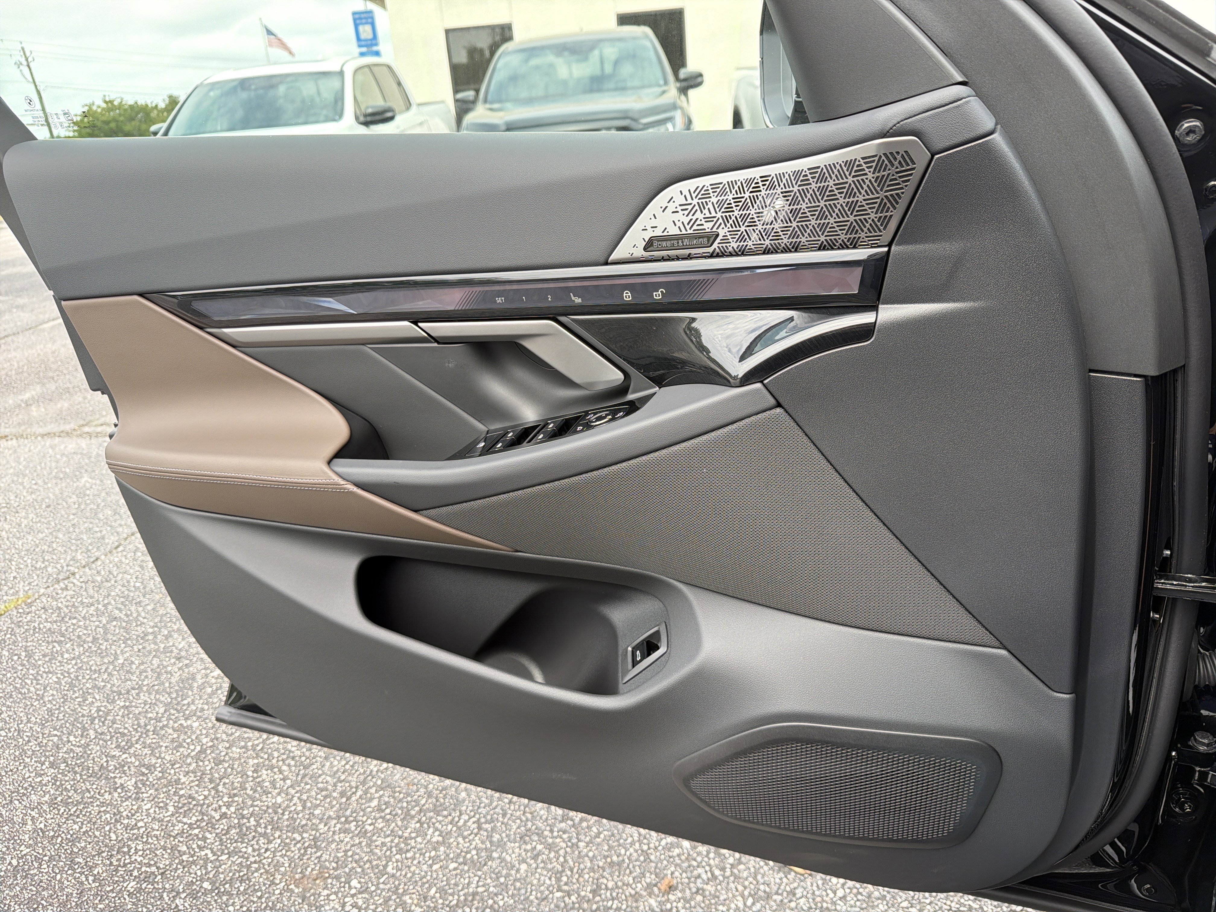 New 2027 BMW i5 eDrive40 RWD image 16