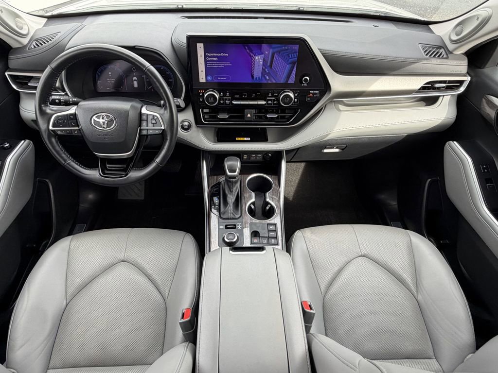 Used 2023 Toyota Highlander Limited AWD/4WD image 12