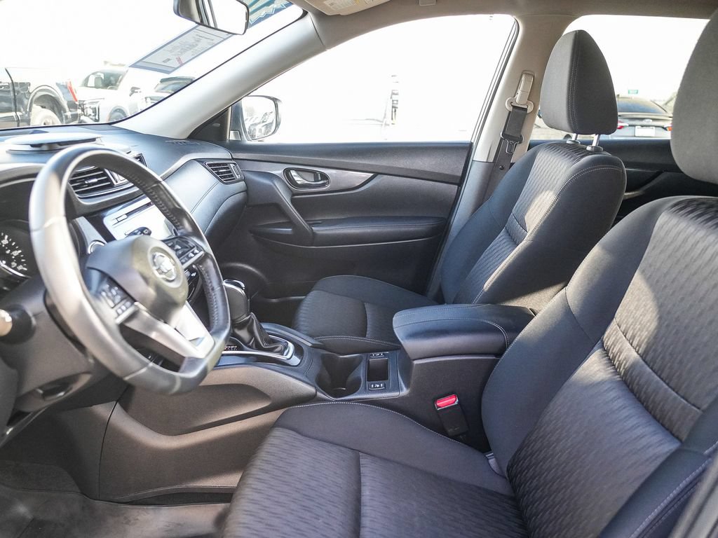 Used 2017 Nissan Rogue SV FWD image 18