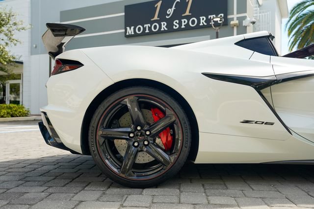 Used 2024 Chevrolet Corvette Z06 w/ Z07 Performance Package RWD image 31