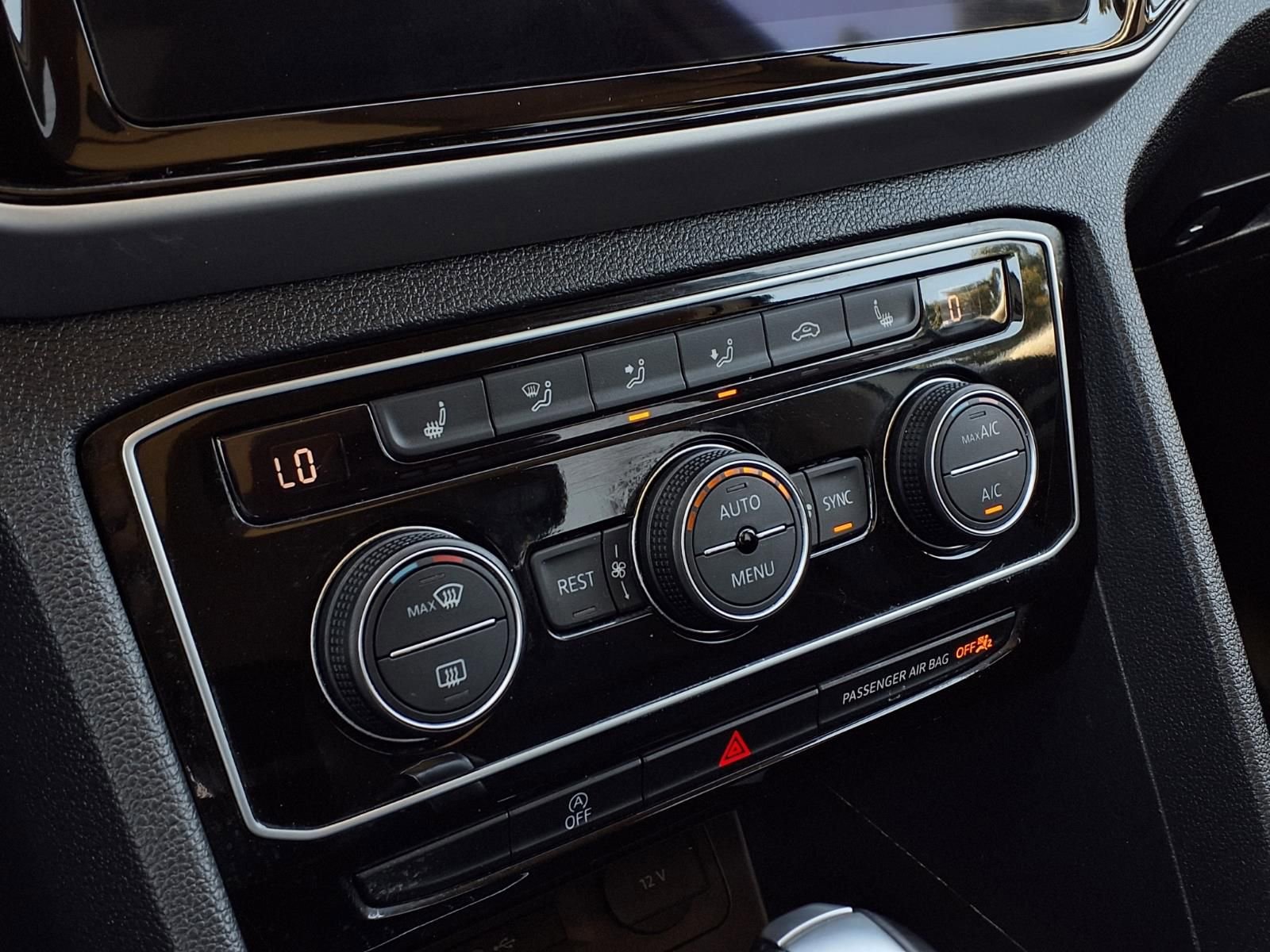 Used 2023 Volkswagen Atlas SE w/ Panoramic Sunroof Package image 9