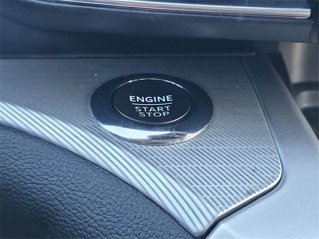 Used 2022 Ford Explorer XLT w/ Equipment Group 202A image 17