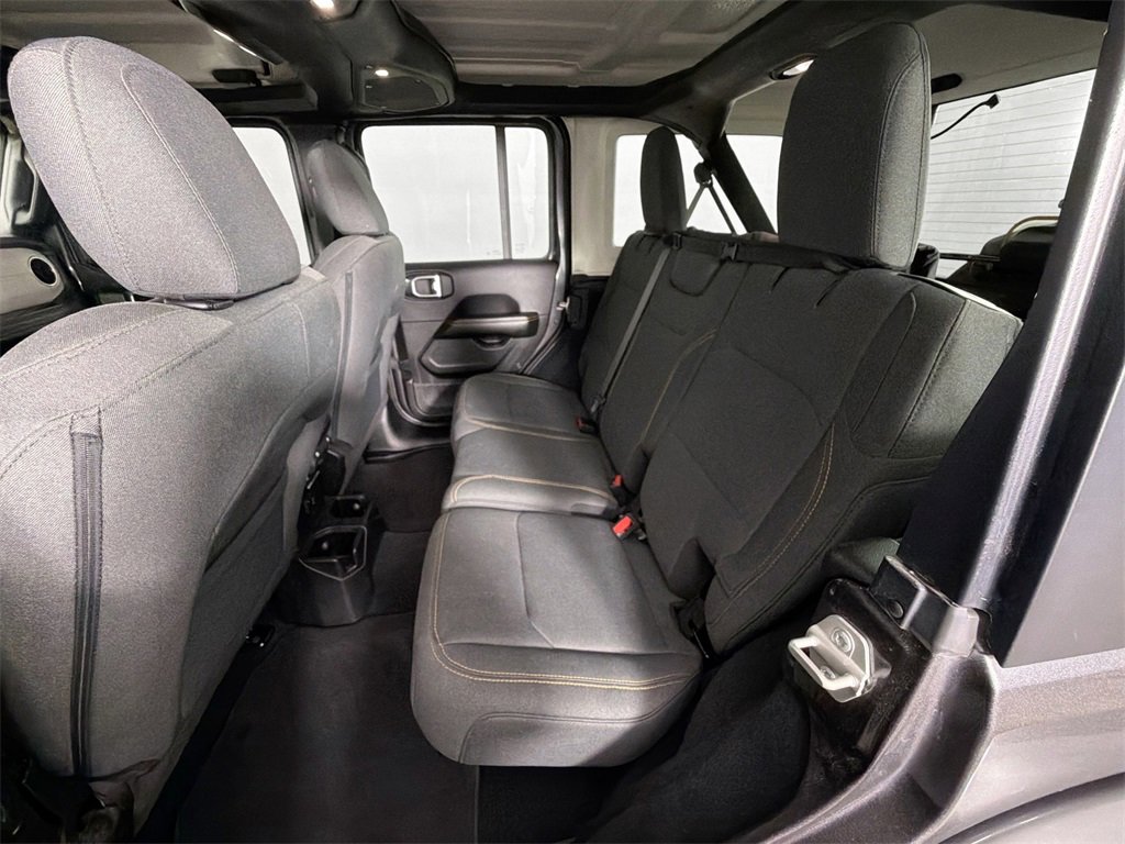 Used 2024 Jeep Wrangler Sahara image 23