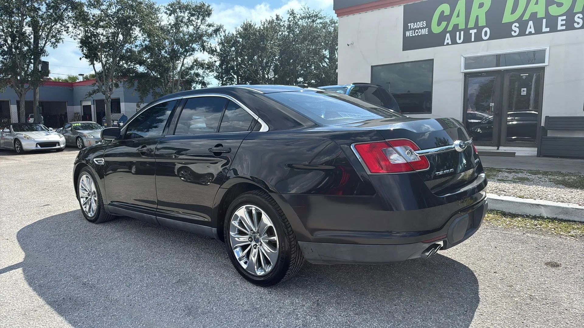 Used 2010 Ford Taurus Limited image 3