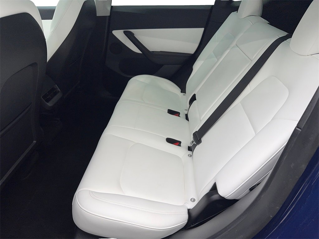 Used 2022 Tesla Model Y Long Range image 32